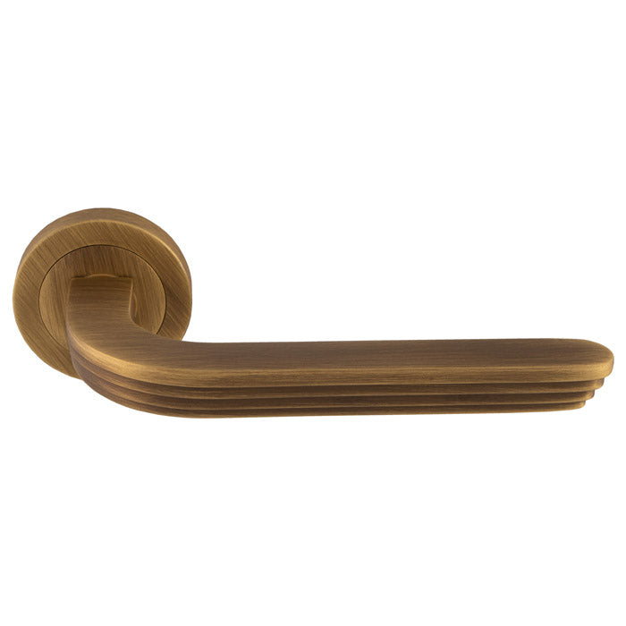 Manital Cloud Lever On Rose